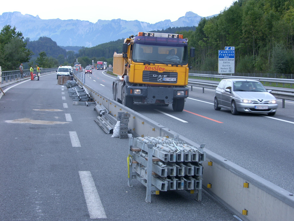 SH103327_JPG-1284878962