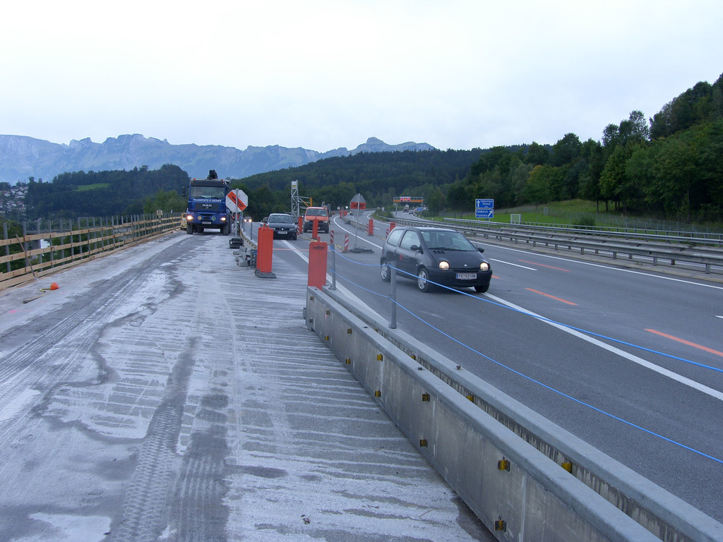 SH103328_JPG-1284878975