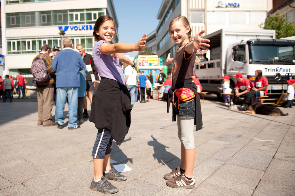 Sarah und Julia_ 10 Jahre-3.jpg