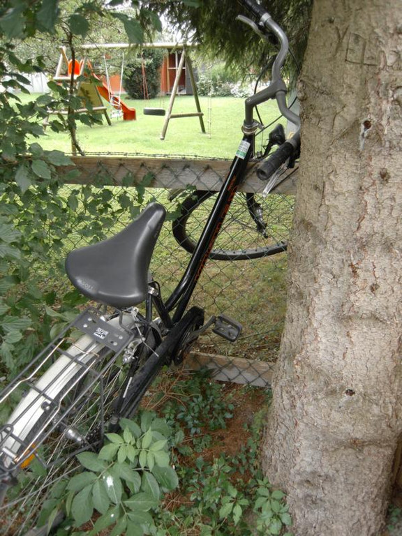 -Geparktes-Fahrrad _4__JPG-1285062071