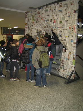 IMG_4016 Zeitungspapierkurs _10_.JPG