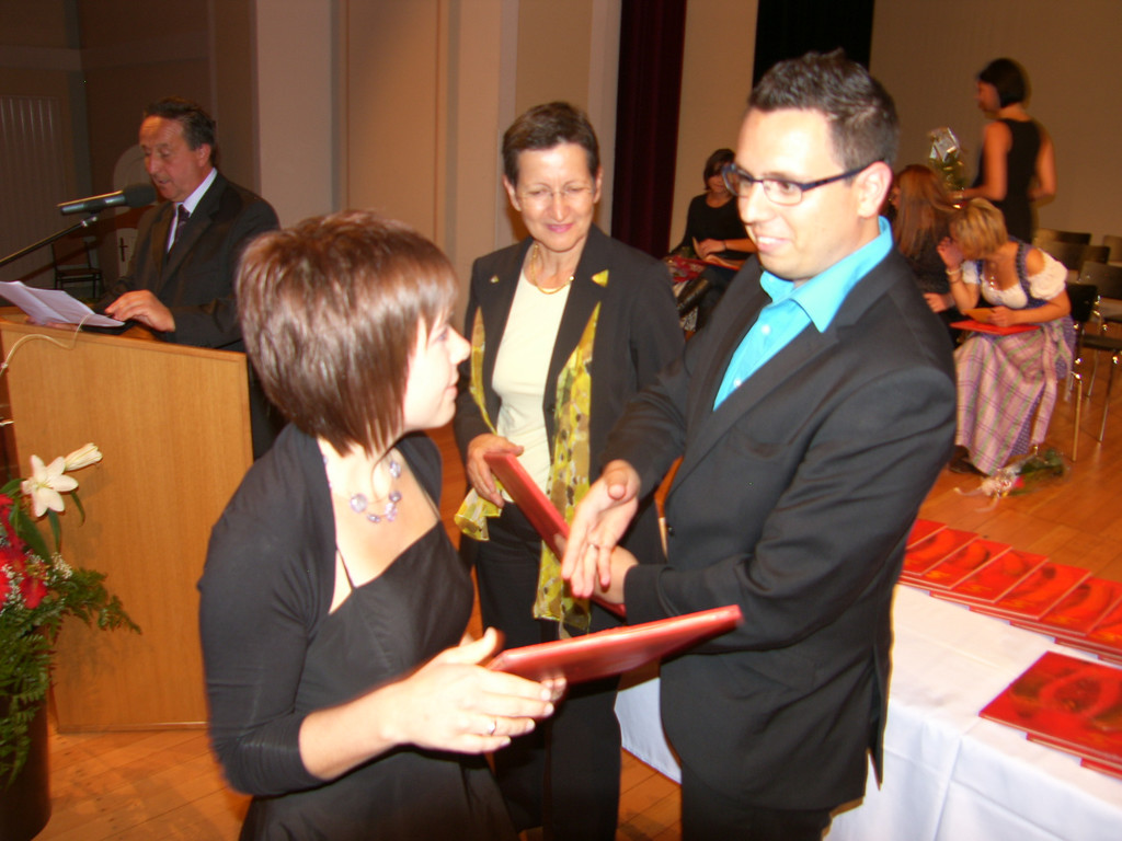 SH103665_JPG-1285486017