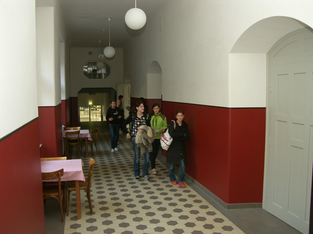 Schule 1b_JPG-1285569588