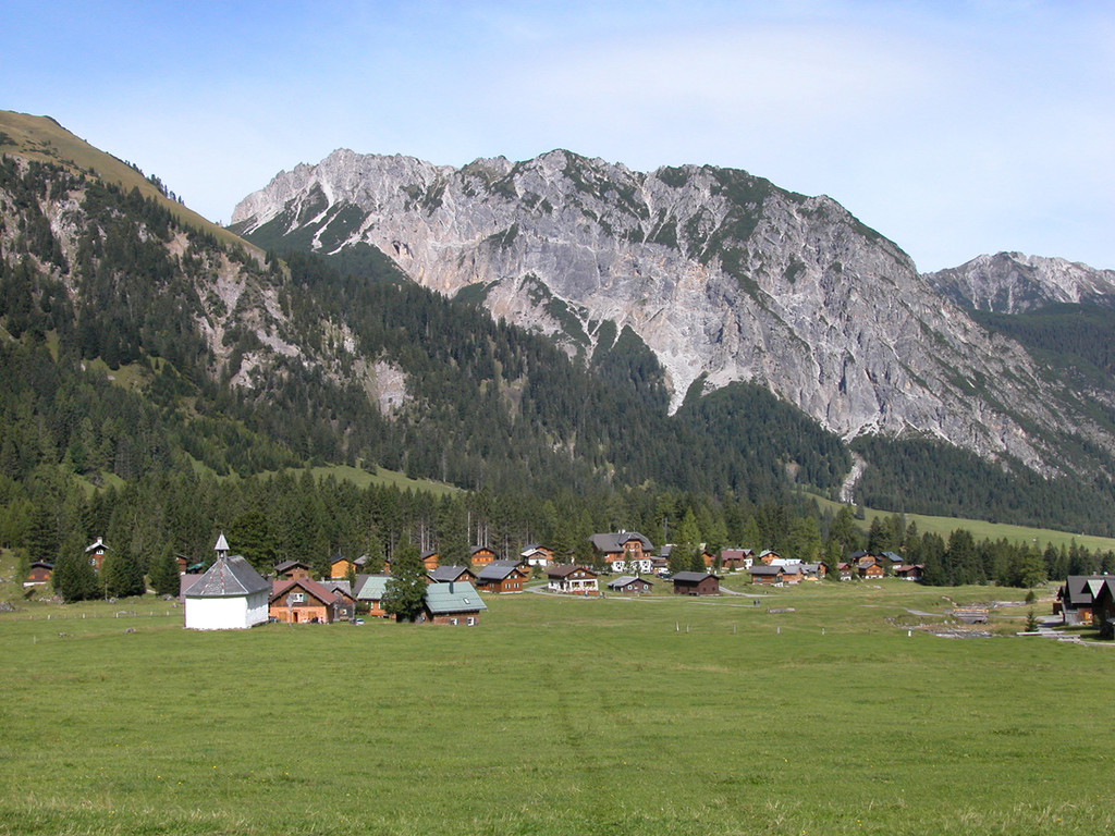 Nenziger Himmel mit Rochus Kapelle  Gamsgrat und Scheienkopf