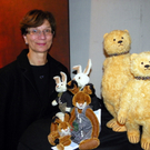 Auch die Kinder können sich für die ausgestellten Teddys begeistern