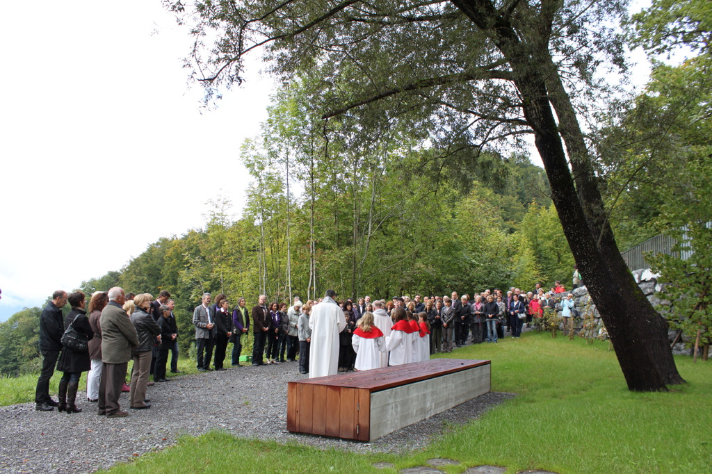 Segnungsfeier Familienkapelle Fraxern 26-09_2010 _45_.jpg