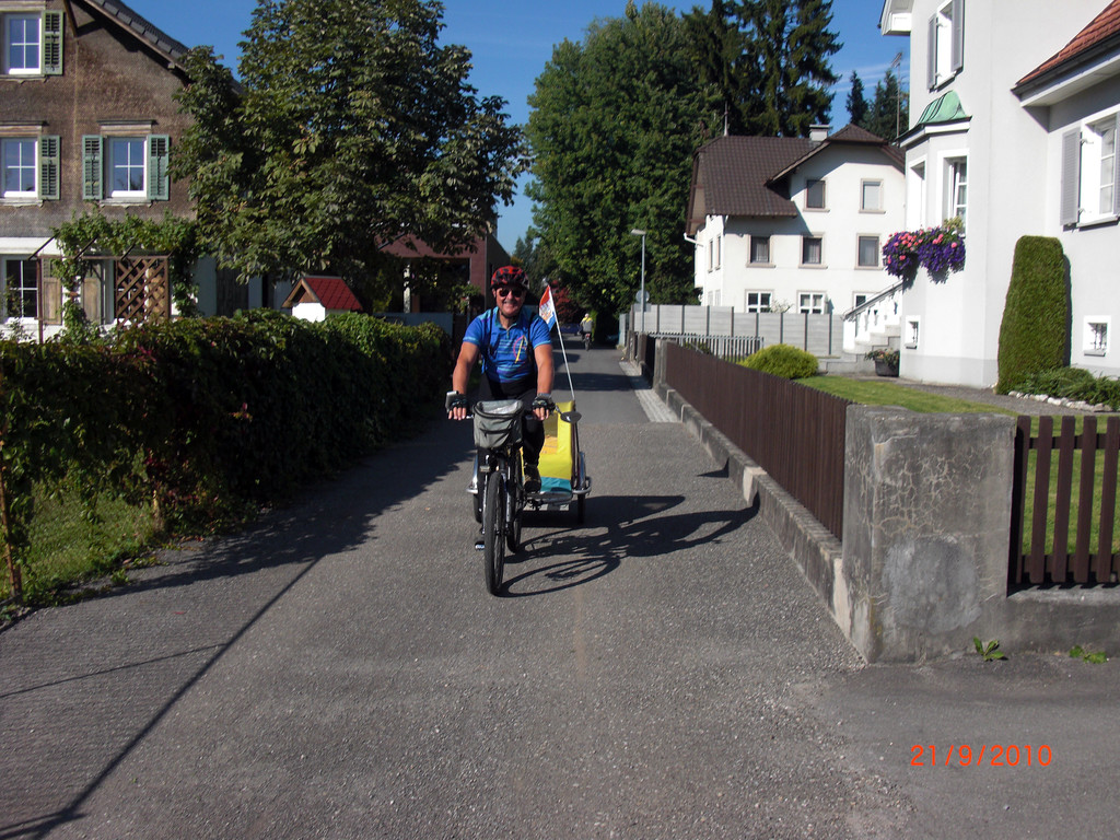 Lucas mit Rad in Lustenau_ 21_9_10 001_jpg-1285652148