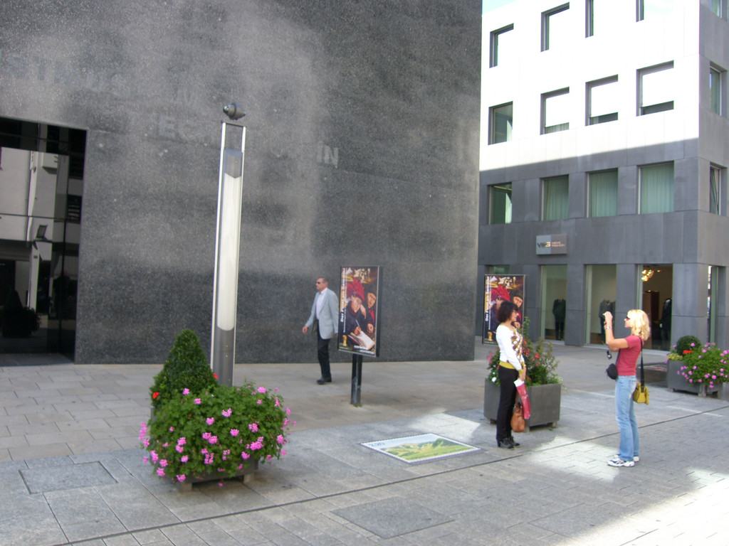 SH103613_JPG-1285682138