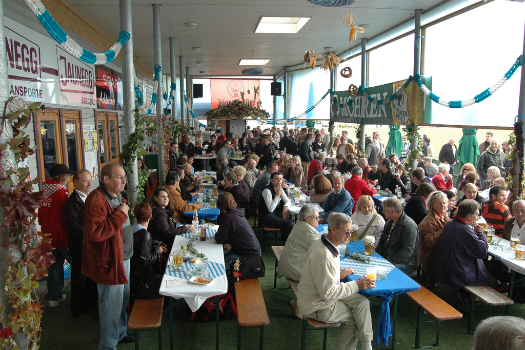 Oktoberfest Viktoria 2_jpg-1286002822