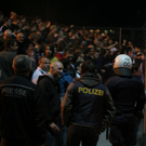 normal_08102010fussballkrawallethaktivnews031.jpg