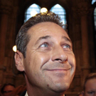 Strache im Wahlzentrum im Wiener Rathaus 