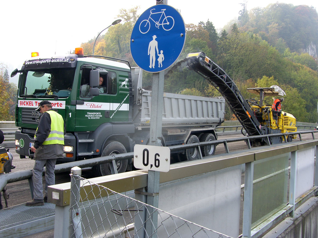 SH104633_JPG-1287049301