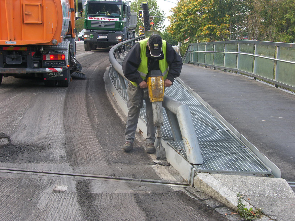 SH104642_JPG-1287049371