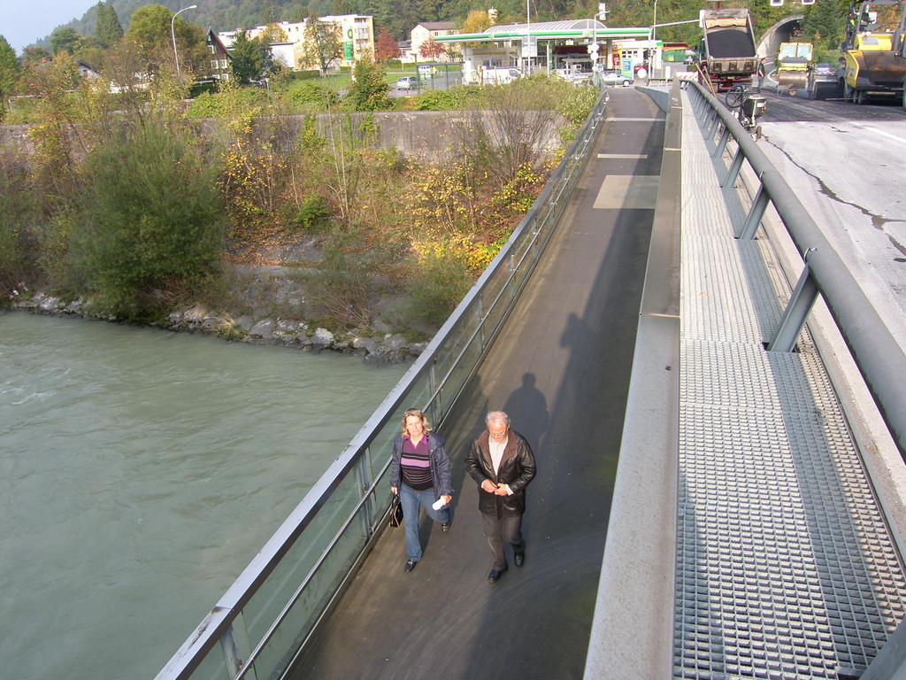 SH104662_JPG-1287049469