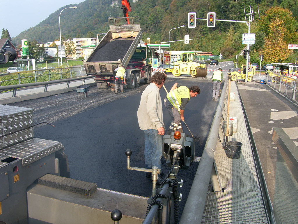 SH104672_JPG-1287049560