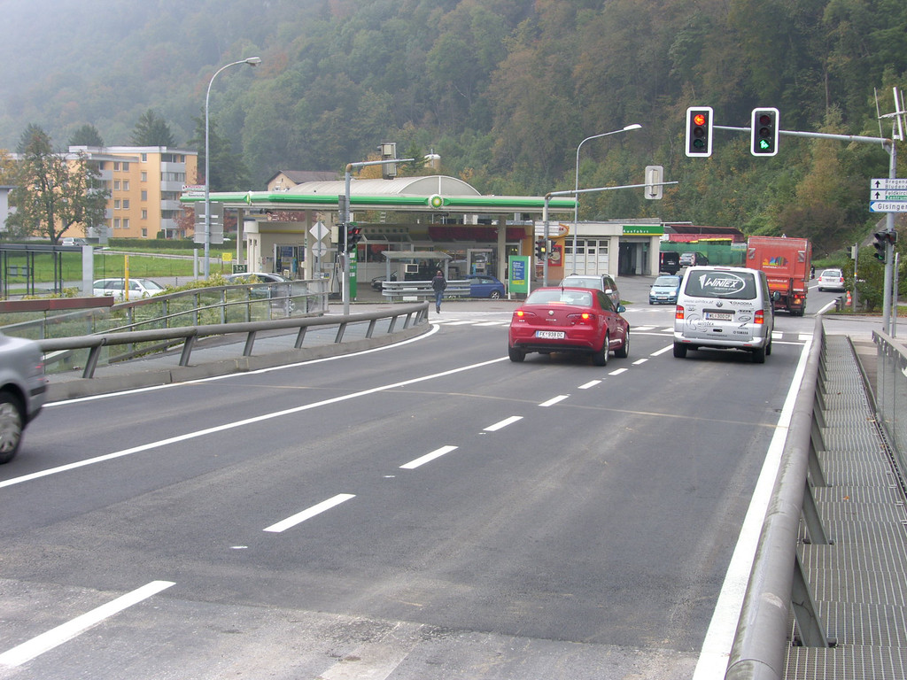 SH104677_JPG-1287049601