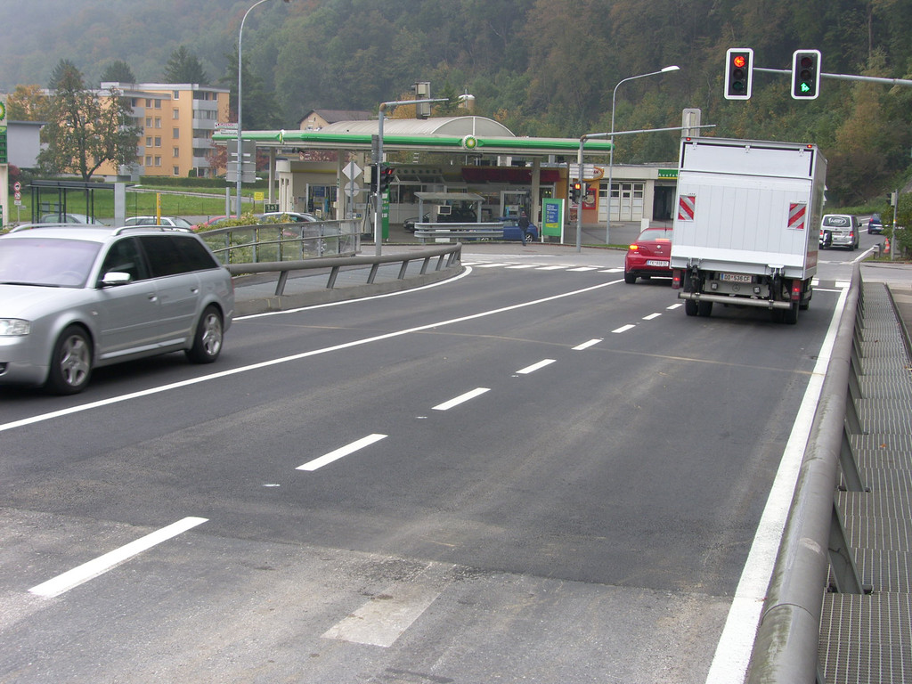 SH104678_JPG-1287049613