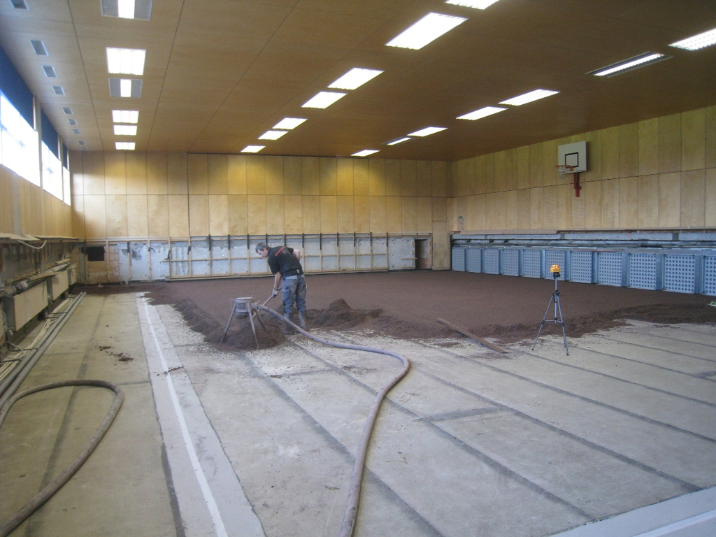 Mehrzweckhalle Sanierung Boden 2010 _3__jpg-1287317987