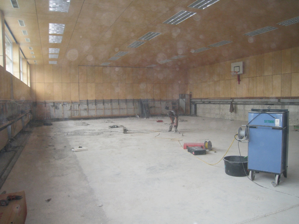 Mehrzweckhalle Sanierung Boden 2010 _16__jpg-1287318154