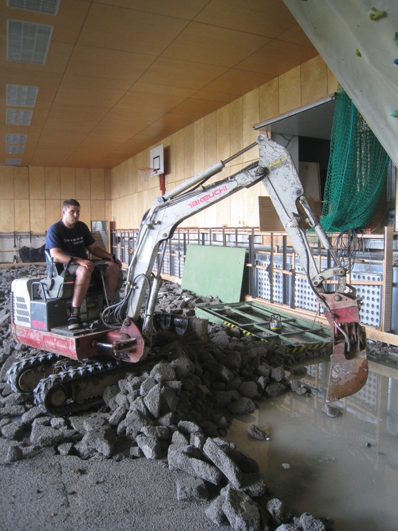Mehrzweckhalle Sanierung Boden 2010 _10__jpg-1287318068