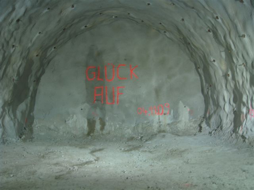 Pf__ndertunnel Durchbruch 04-11-2009 _14_.jpg