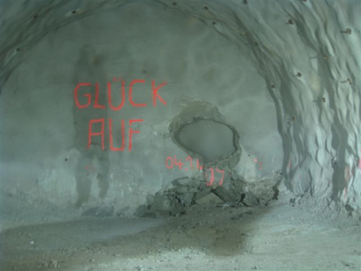 Pf__ndertunnel Durchbruch 04-11-2009 _18_.jpg