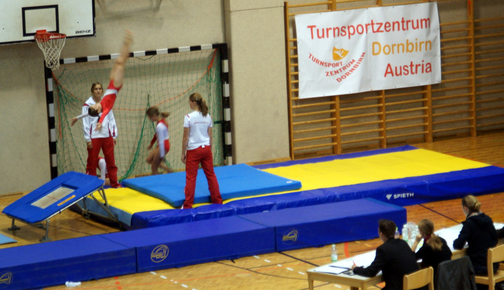 Landesmeisterschaft  Teamturnen 16_10_2010  Rang 1  Sonja  Trampolin.jpg