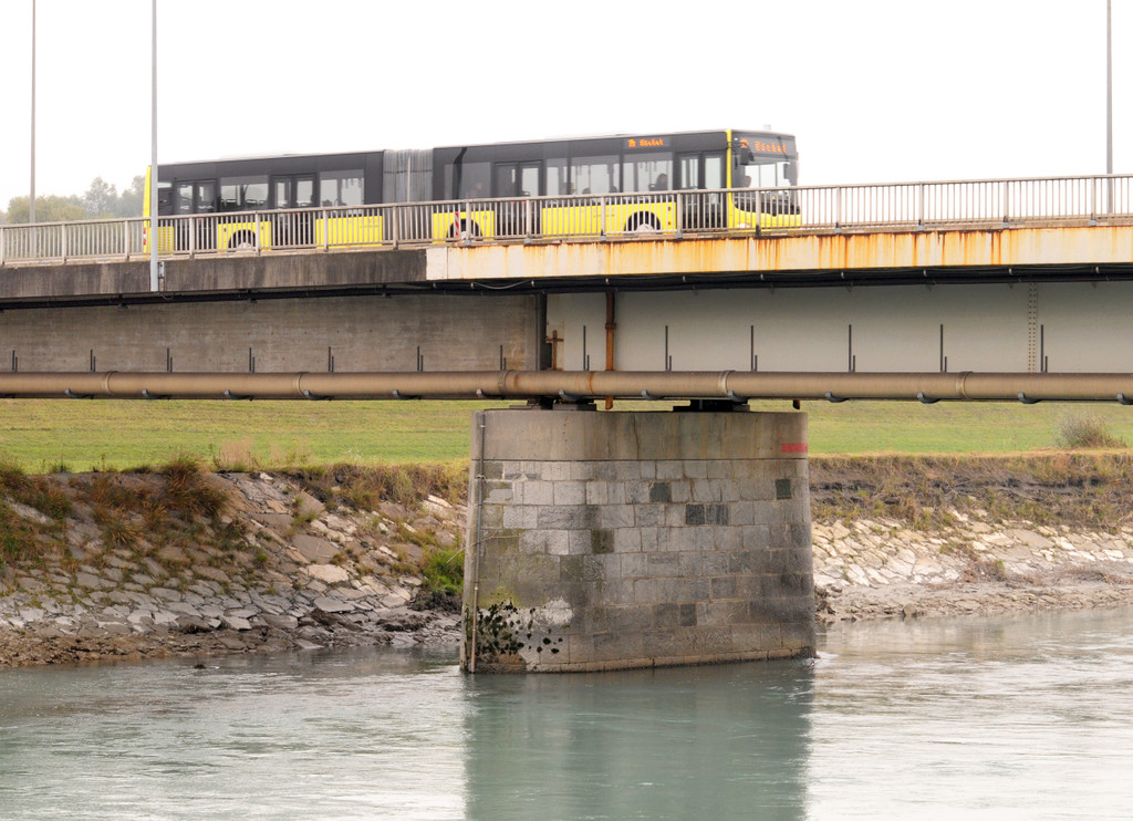 Rheinbr__cke mit Pfeiler_jpg-1287390338