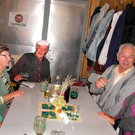 Die Stimmung scheint gut und das Lokal schief zu werden_JPG-1287523312