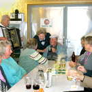 Resi Oberl__nder gratuliert dem Jubelpaar Scheucher_JPG-1287523551