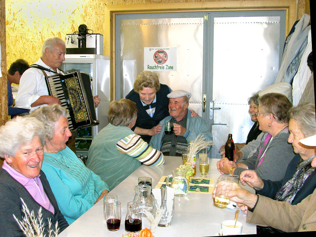 Resi Oberl__nder gratuliert dem Jubelpaar Scheucher_JPG-1287523551