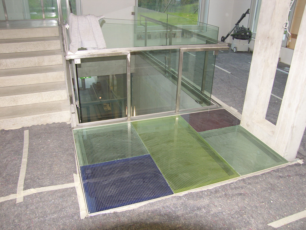 SH104800_JPG-1287815203