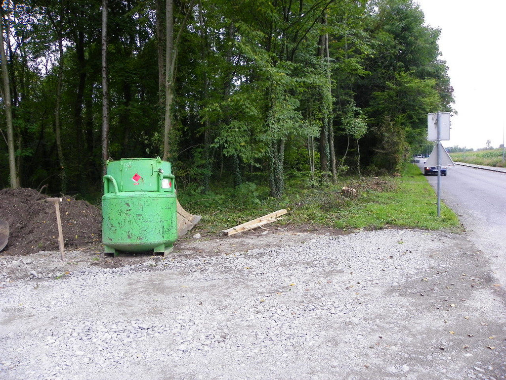 106_3373_jpg-1287819202