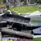 Vandalismus am Meidlinger Friedhof: Bilder der Zerstörung