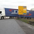 Bilder der hängengebliebenen Lkw 