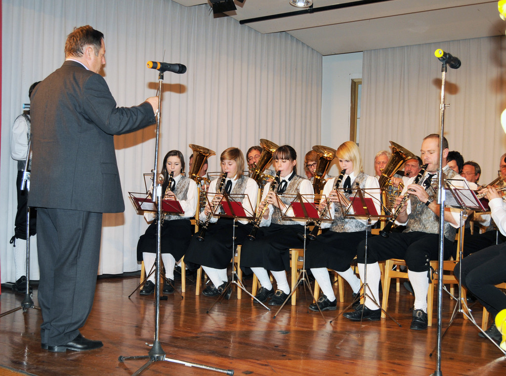 Ehrenring 77_jpg-1289041962