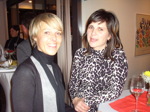 Karin und Manuela genossen den Abend.JPG