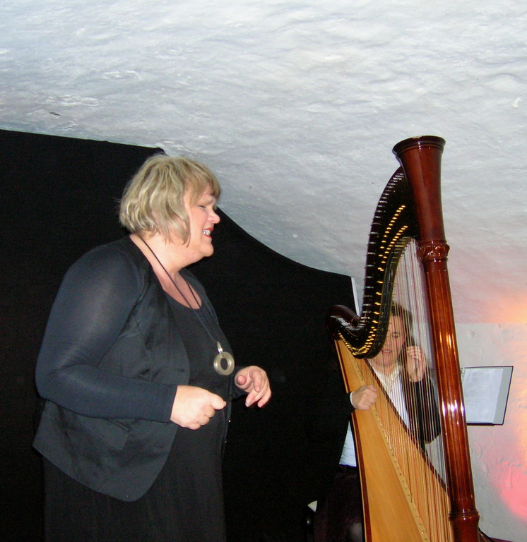 Kunstkeller Harfe und Gesang 03-11-2010 _19__JPG-1289167044