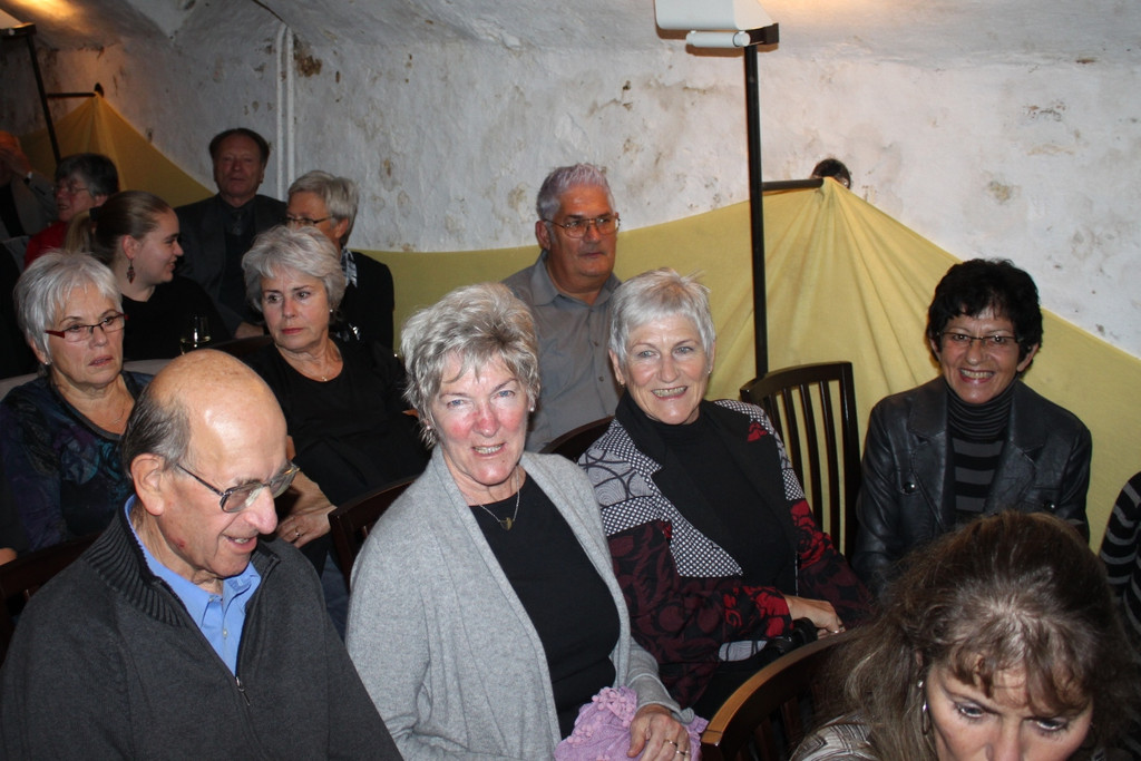 Kunstkeller Harfe und Gesang 03-11-2010 _6__jpg-1289166903