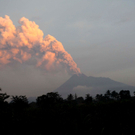 Vulkan Merapi spuckt weiter