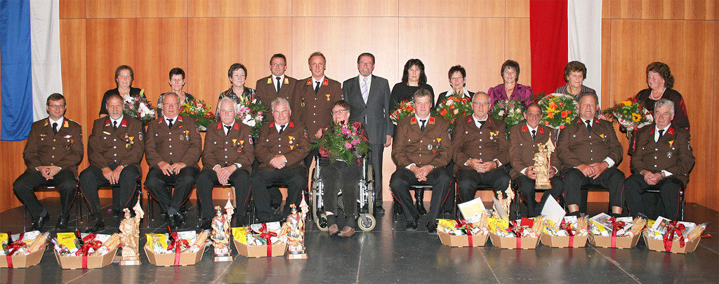 ehrungenmitfrauen1_jpg-1289903001