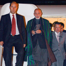 Der afghanische Pr__sident Hamid Karzai landet in Lissabon.jpg