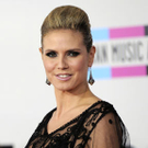 Heidi Klum im durchsichtigen schwarzen Kleid bei den Annual American Music Awards
