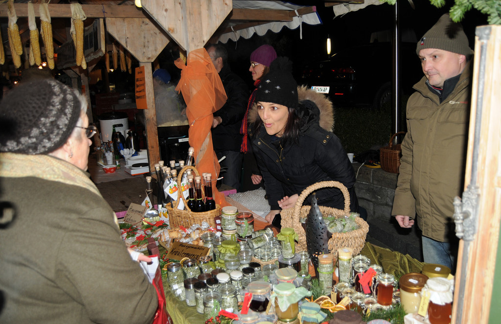 Adventmarkt H__chst 27_11_2010 42_jpg-1290941268