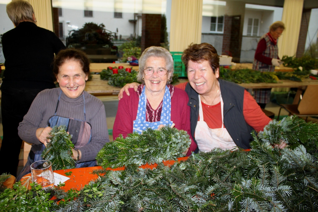 Pfarre Adventkranzbinden 2010 _21__jpg-1290941562