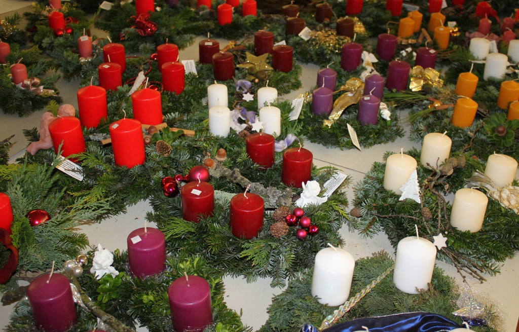 Pfarre Adventkranzbinden 2010 _2__jpg-1290941254
