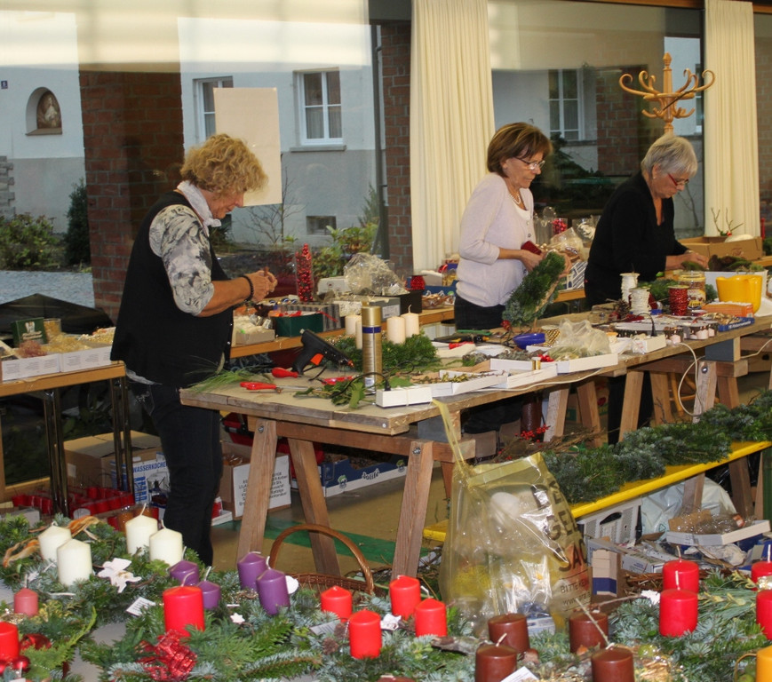 Pfarre Adventkranzbinden 2010 _5__jpg-1290941306