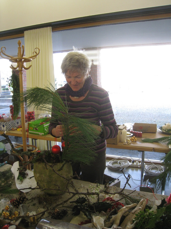 Pfarre Adventkranzbinden 2010 _6__jpg-1290941318