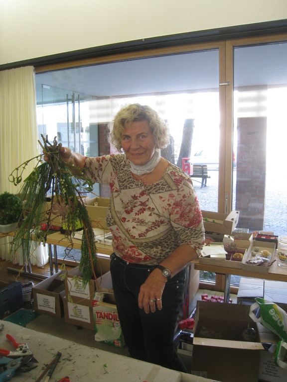 Pfarre Adventkranzbinden 2010 _8__jpg-1290941344