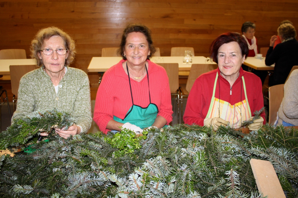 Pfarre Adventkranzbinden 2010 _13__jpg-1290941435